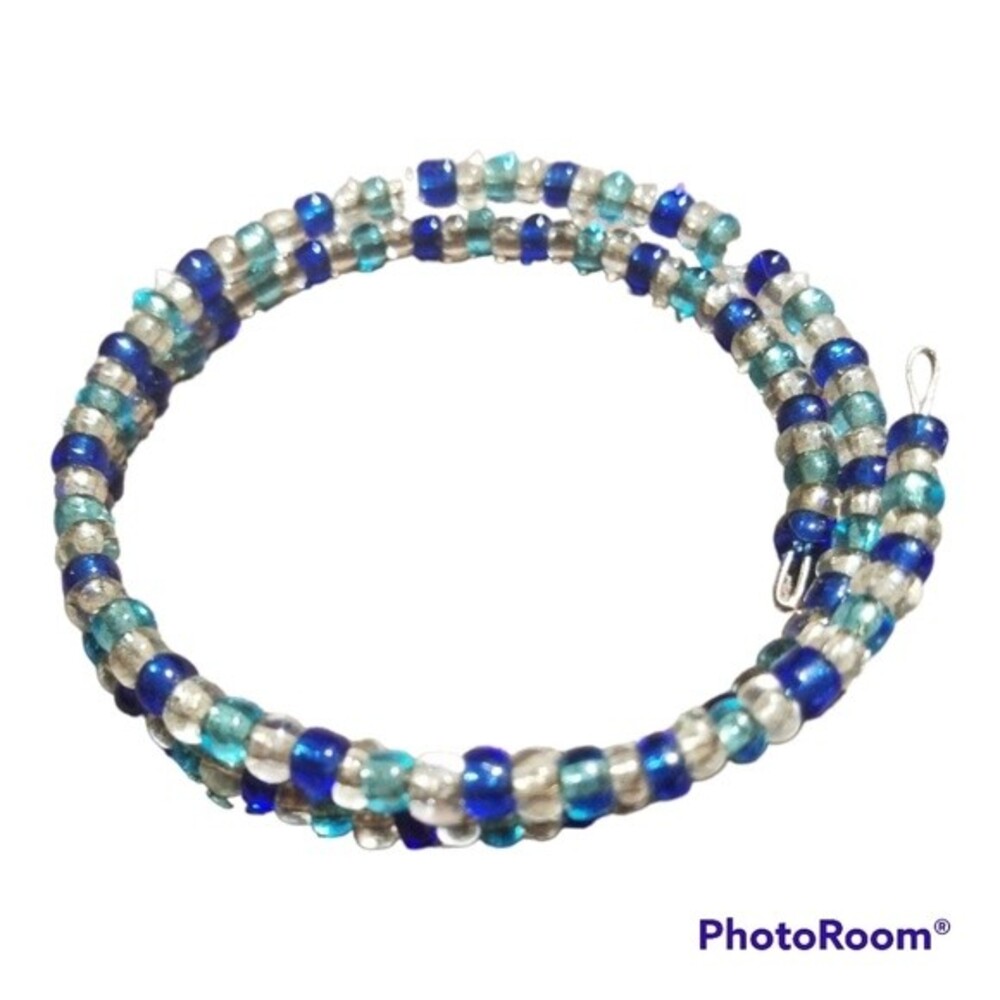 2 Beaded Bracelets, One with charms and large beads the other small beads - Picture 4 of 6